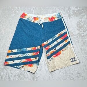 Billabong Platinum X Men’s Teal Blue Cream Tropical Floral Board Shorts Size 30